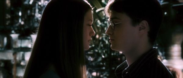 bonnie_wright_as_ginny_weasley_and_daniel_radcliffe_as_harry_potter_-_harry_potter_and_the_half_blood_prince_movie_image.jpg