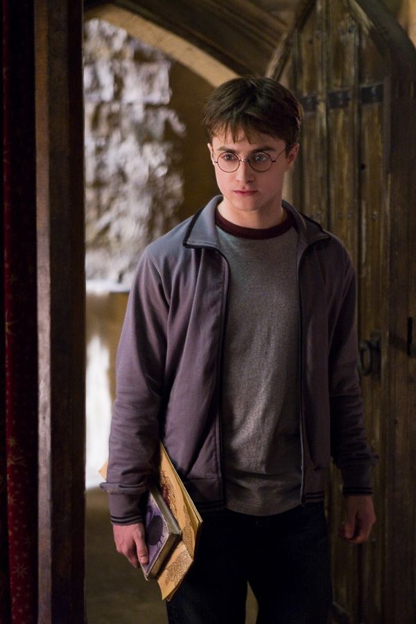 daniel_radcliffe_as_harry_potter_in_harry_potter_and_the_half_blood_prince_movie_image.jpg