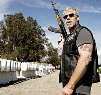 sons_of_anarchy_season_two_tv_show_image_ron_perlman_01.jpg