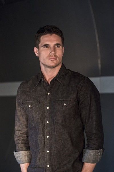 the-flash-image-robbie-amell