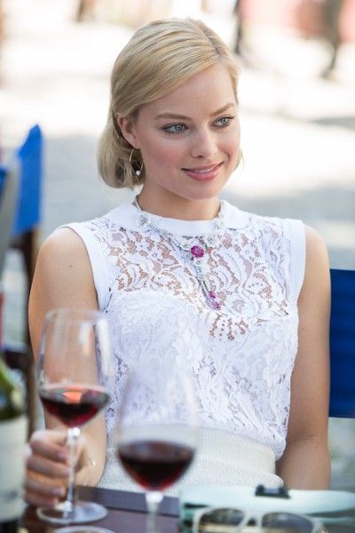 focus-margot-robbie-4