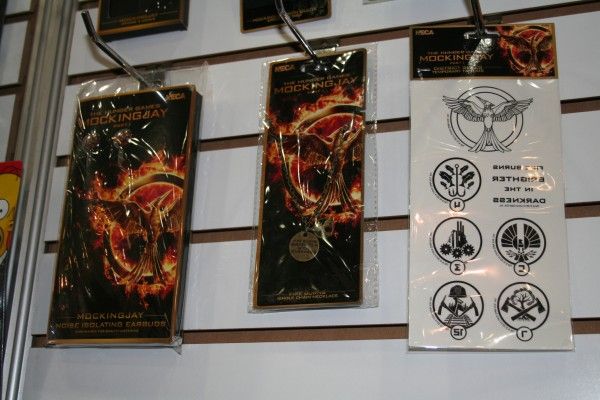 hunger-games-necklace-neca