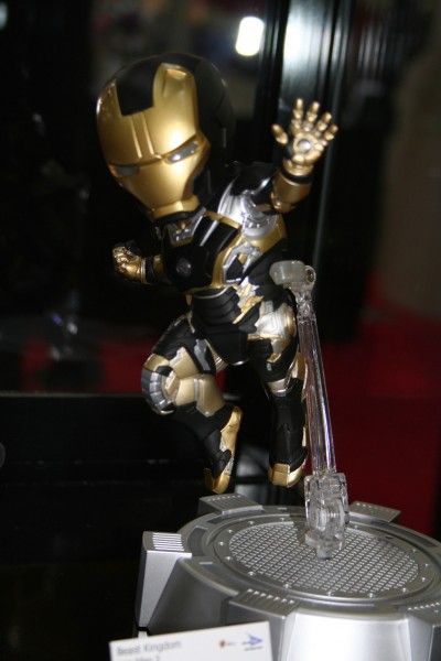 iron-man-gold-black-beast-kingdom