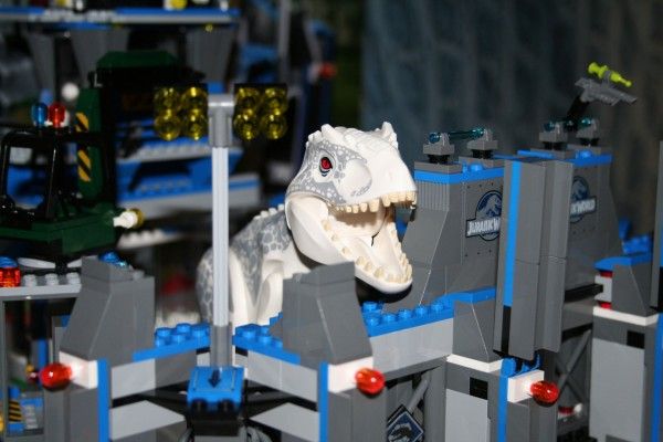 jurassic-world-lego-indominus-rex