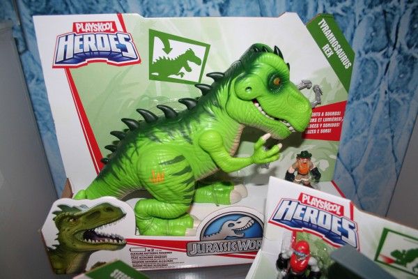 jurassic-world-playskool-heroes-t-rex-box