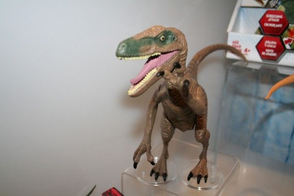 jurassic-world-raptor-figure-1