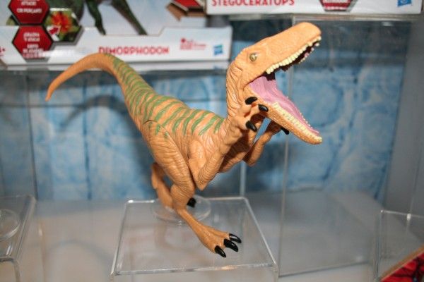 jurassic-world-raptor-figure-2