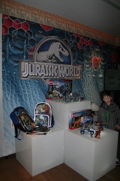 jurassic-world-school-supply-lego-display
