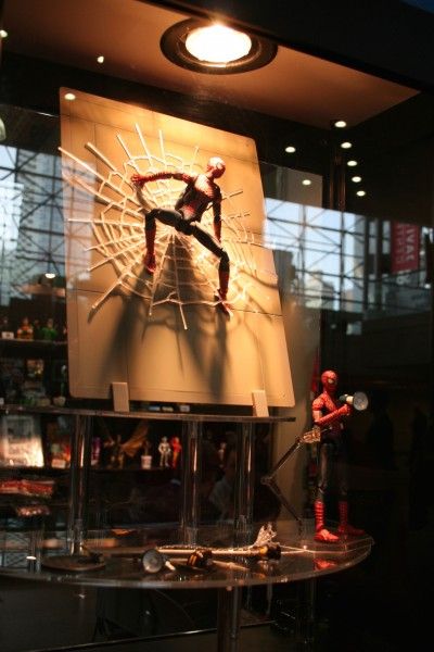 spider-man-display-diamond-comics-distributors