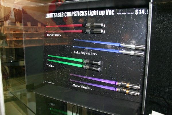 star-wars-lightsaber-chopsticks-kotobukiya