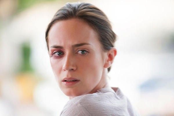 the-girl-on-the-train-emily-blunt