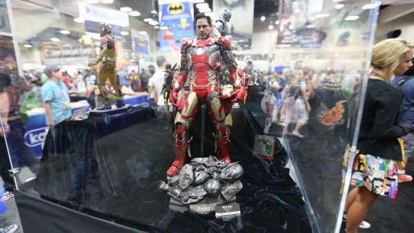 avengers-hot-toys-sideshow-collectibles-booth-picture-comic-con (1)