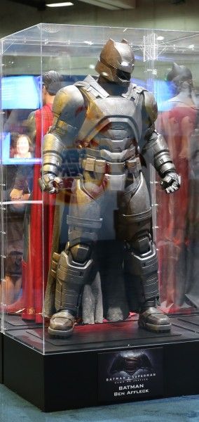 batman-v-superman-armor-comic-con-image