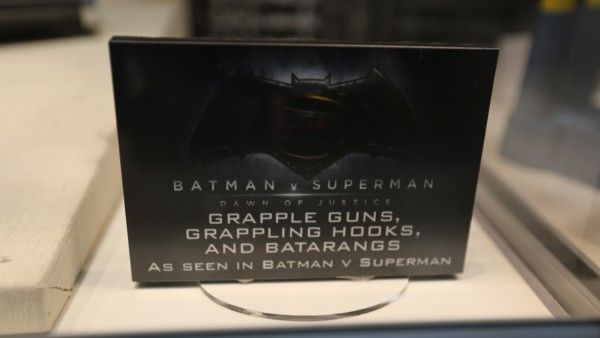 batman-vs-superman-grapple-gun (1)