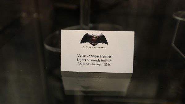 batman-vs-superman-voice-changer-helmet (2)