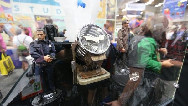 dark-knight-hot-toys-sideshow-collectibles-booth-picture-comic-con (1)