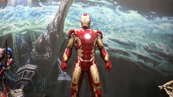 iron-man-hot-toys-sideshow-collectibles-booth-picture-comic-con (2)