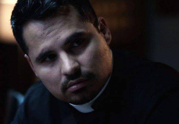 the-vatican-tapes-michael-pena-image