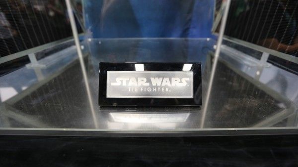 tie-fighter-hot-toys-sideshow-picture (2)