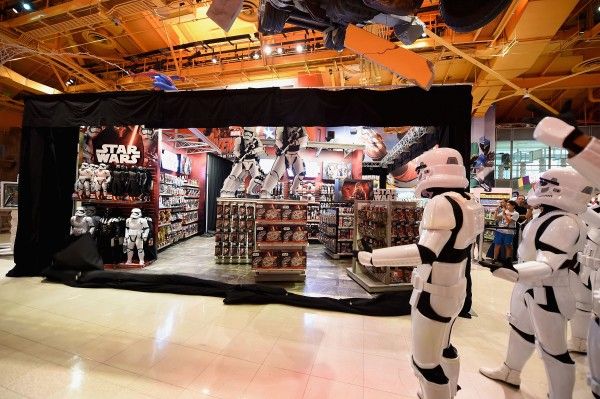 star-wars-toys-r-us-unveiling