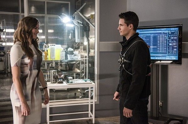 the-flash-season-2-robbie-amell-panabaker