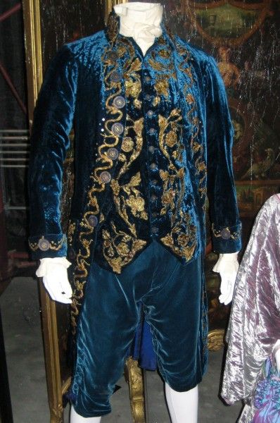 interview-with-the-vampire-costumes-05