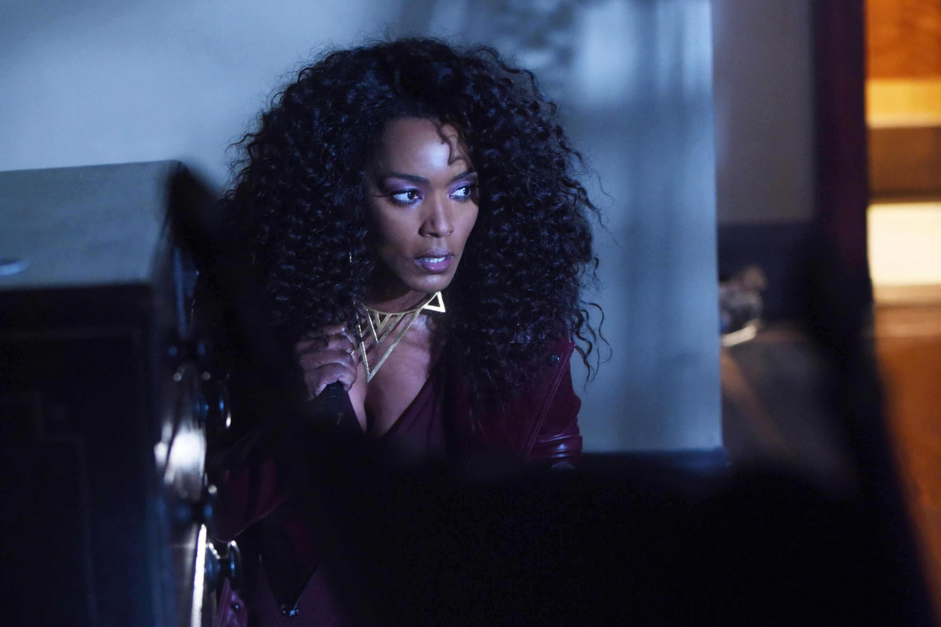 american-horror-story-hotel-506-angela-bassett