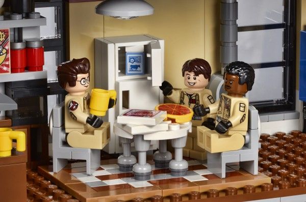 lego-ghostbusters-firehouse-2