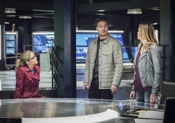 arrow-cast-image-sins-of-the-father-emily-bett-rickards-stephen-amell-katie-cassidy