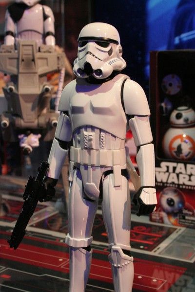 star-wars-the-force-awakens-figure-hasbro-toy-fair-stormtrooper-2