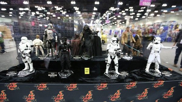 sideshow-collectibles-wondercon-booth (12)