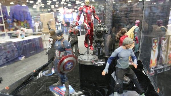 sideshow-collectibles-wondercon-booth (14)