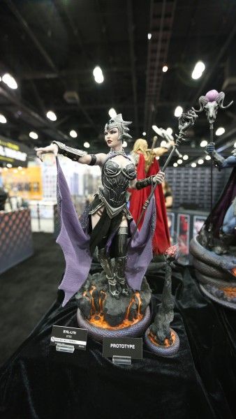 sideshow-collectibles-wondercon-booth (2)