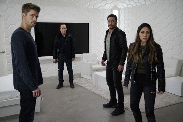 agents-of-shield-season-3-the-team-image-6