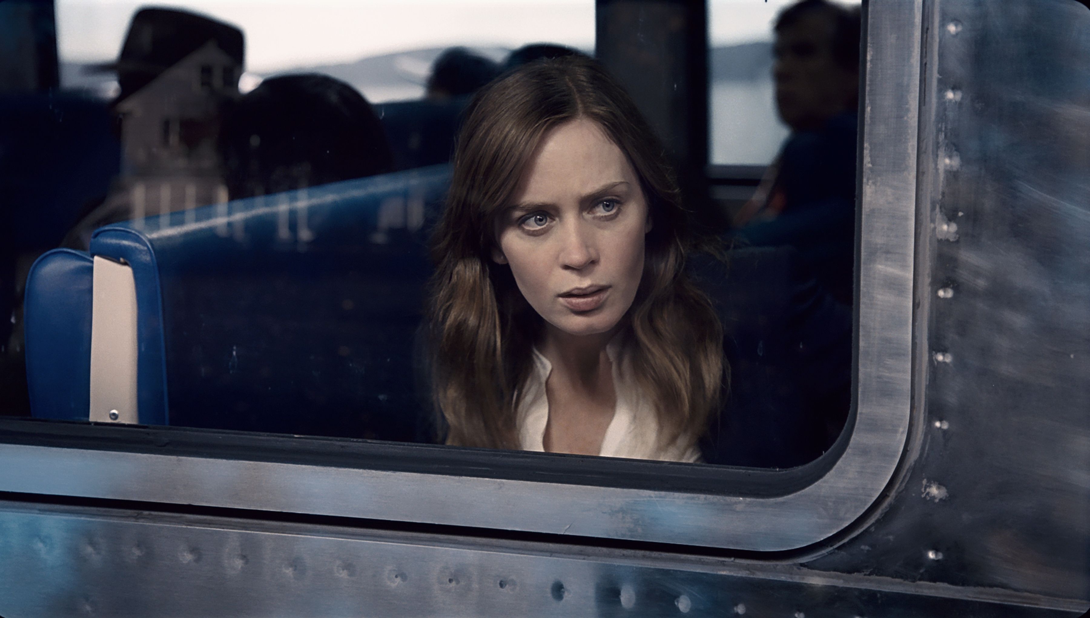 the-girl-on-the-train-emily-blunt