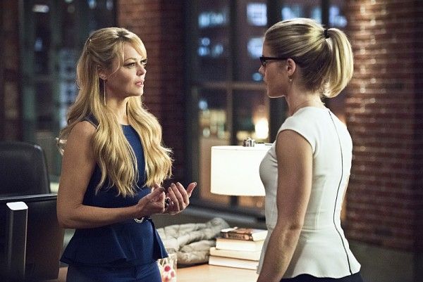 arrow-image-lost-in-the-flood-donna-felicity-smoak