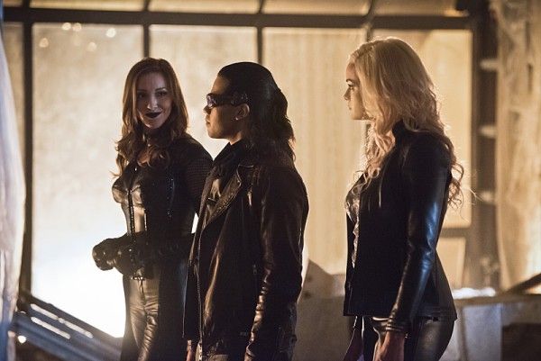 the-flash-invincible-image-katie-cassidy-carlos-valdes-danielle-panabaker