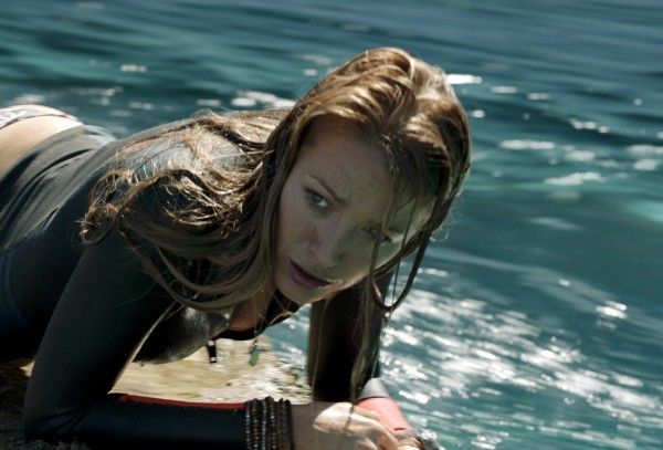 blake-lively-the-shallows-rock