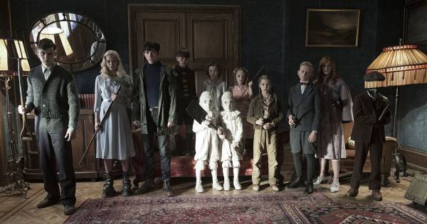 Asa Butterfield Ella Purnell On Miss Peregrine S Home For Peculiar Children