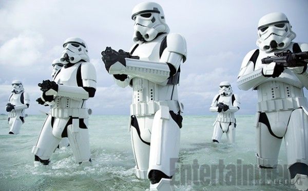 rogue-one-a-star-wars-story-stormtroopers-beach-1