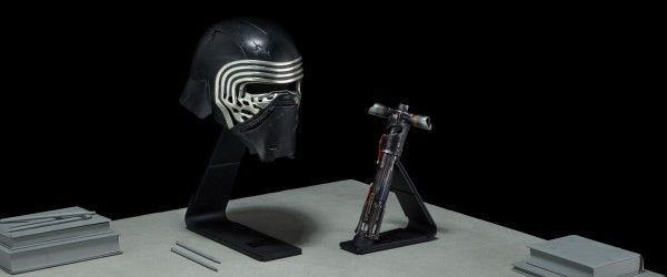 star-wars-prop-replica-kylo-ren-helmet-lightsaber