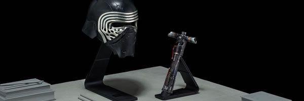 star-wars-prop-replica-kylo-ren-helmet-lightsaber-slice
