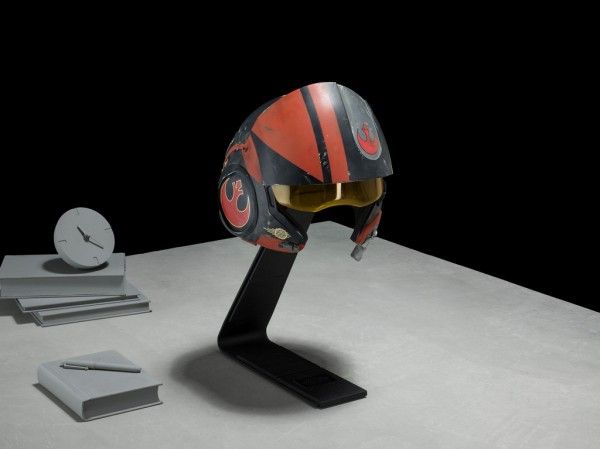 star-wars-prop-replica-poe-dameron-helmet