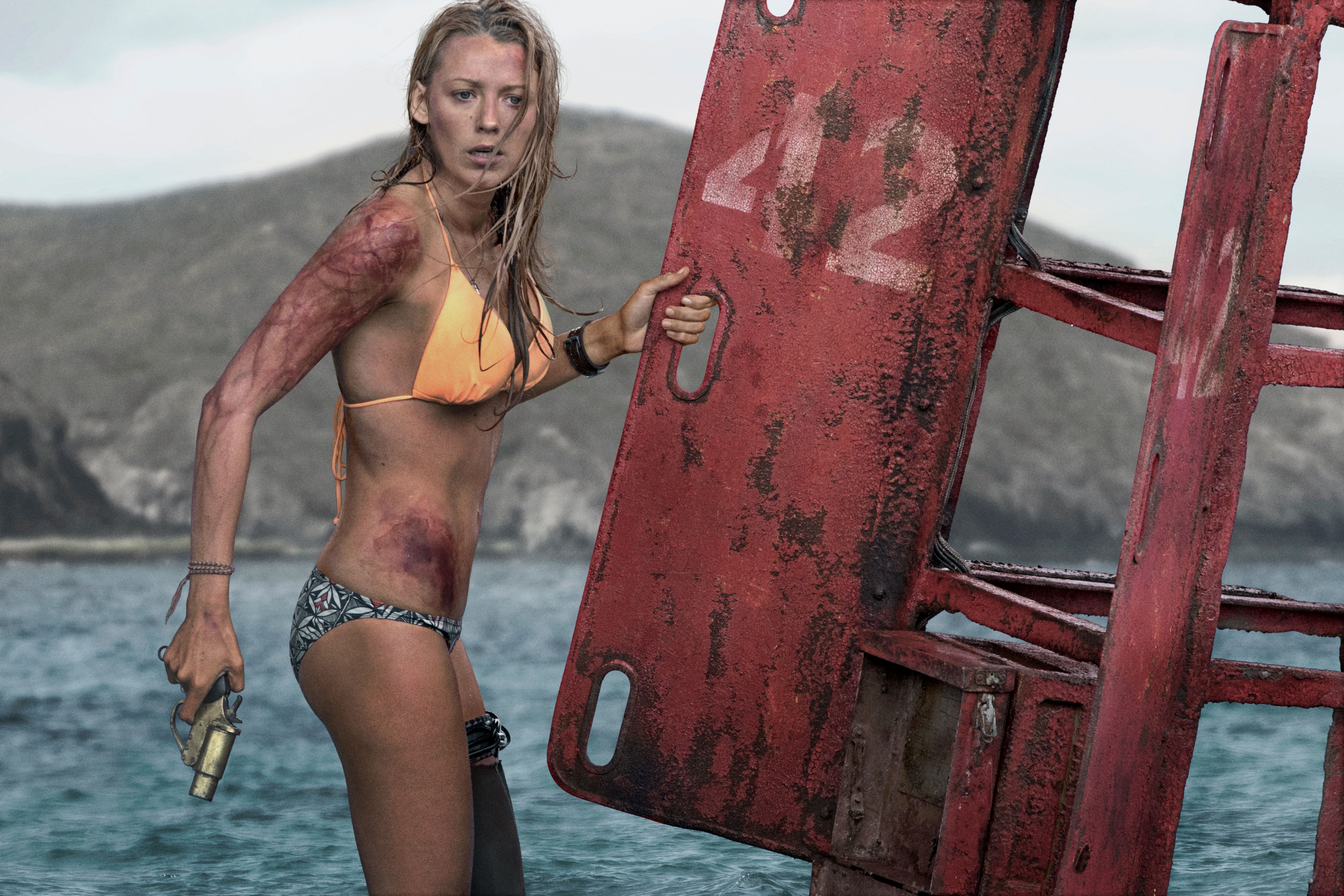 the-shallows-blake-lively