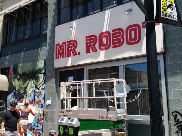 comic-con-2016-mr-robot-banner-2