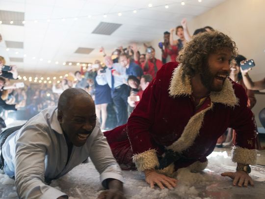 office-christmas-party-tj-miller-courtney-vance