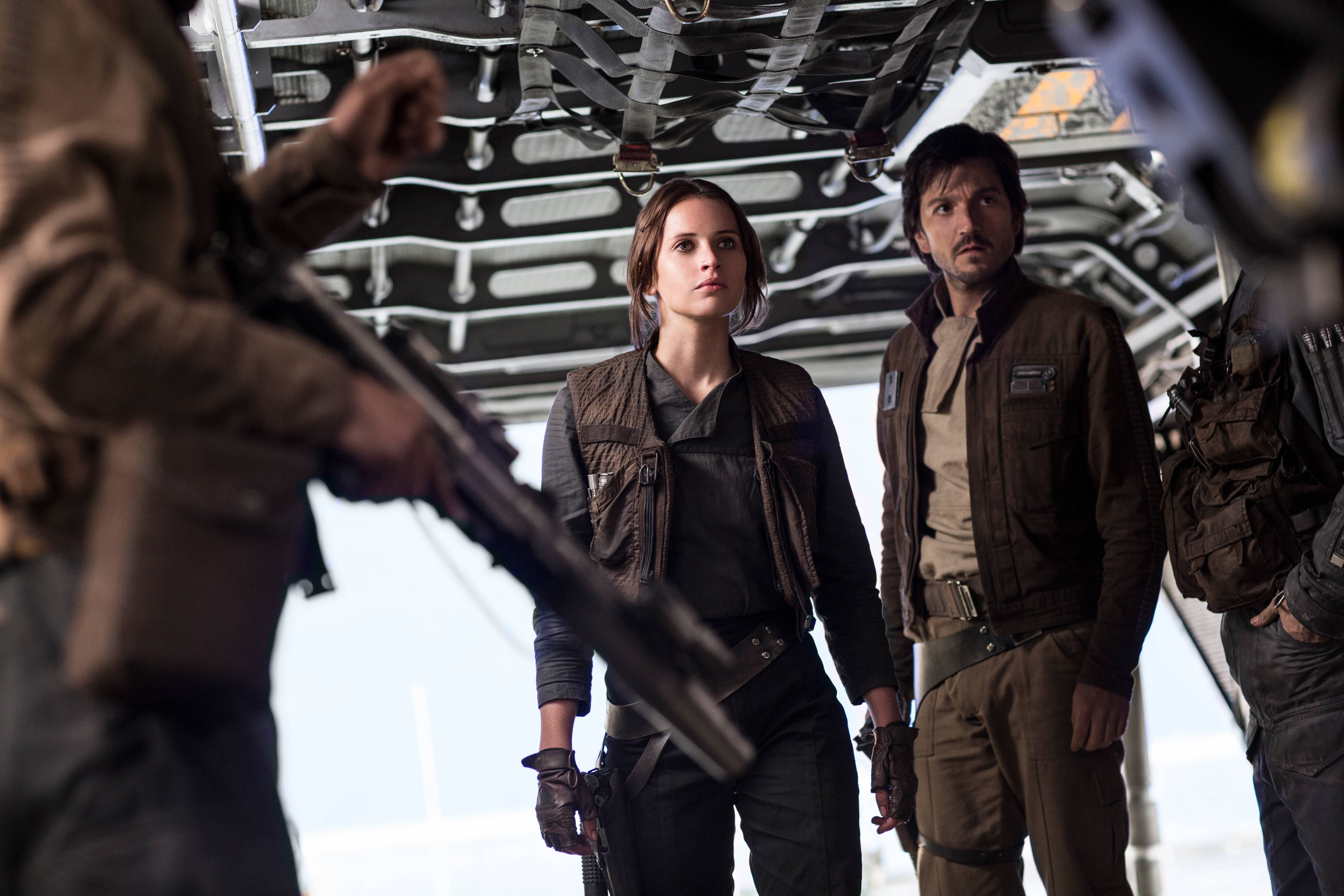 rogue-one-a-star-wars-story-felicity-jones-diego-luna