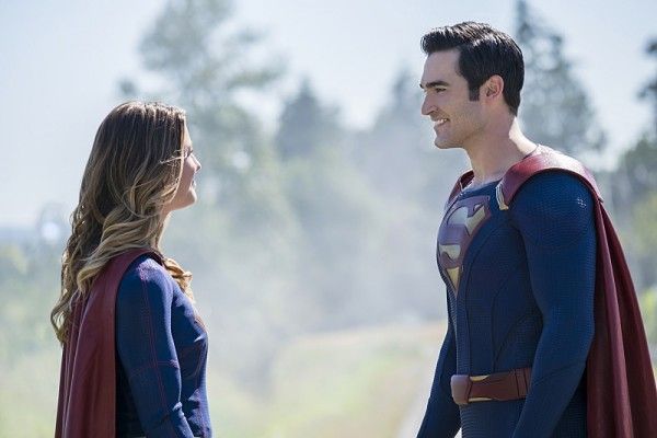 supergirl-season-2-tyler-hoechlin-melissa-benoist-superman