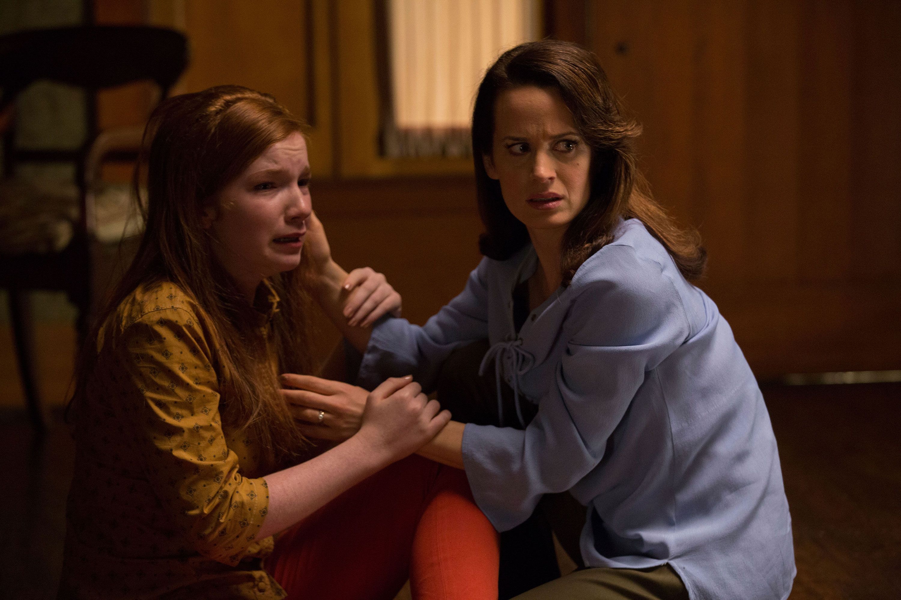 ouija-origin-of-evil-annalise-basso-elizabeth-reaser