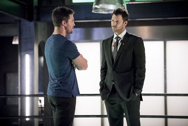 arrow-human-target-image-stephen-amell-wil-traval